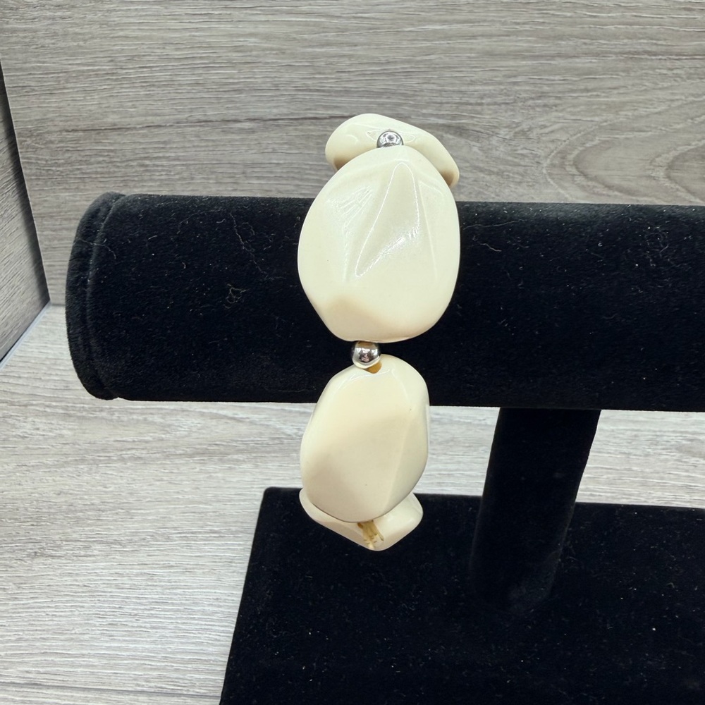 Elegant Cream Beaded Bracelet